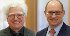 Bisheriger EUROIMMUN-Vorstandsvorsitzender Prof. Dr. Winfried Stöcker und sein Nachfolger Dr. Wolfgang Schlumberger